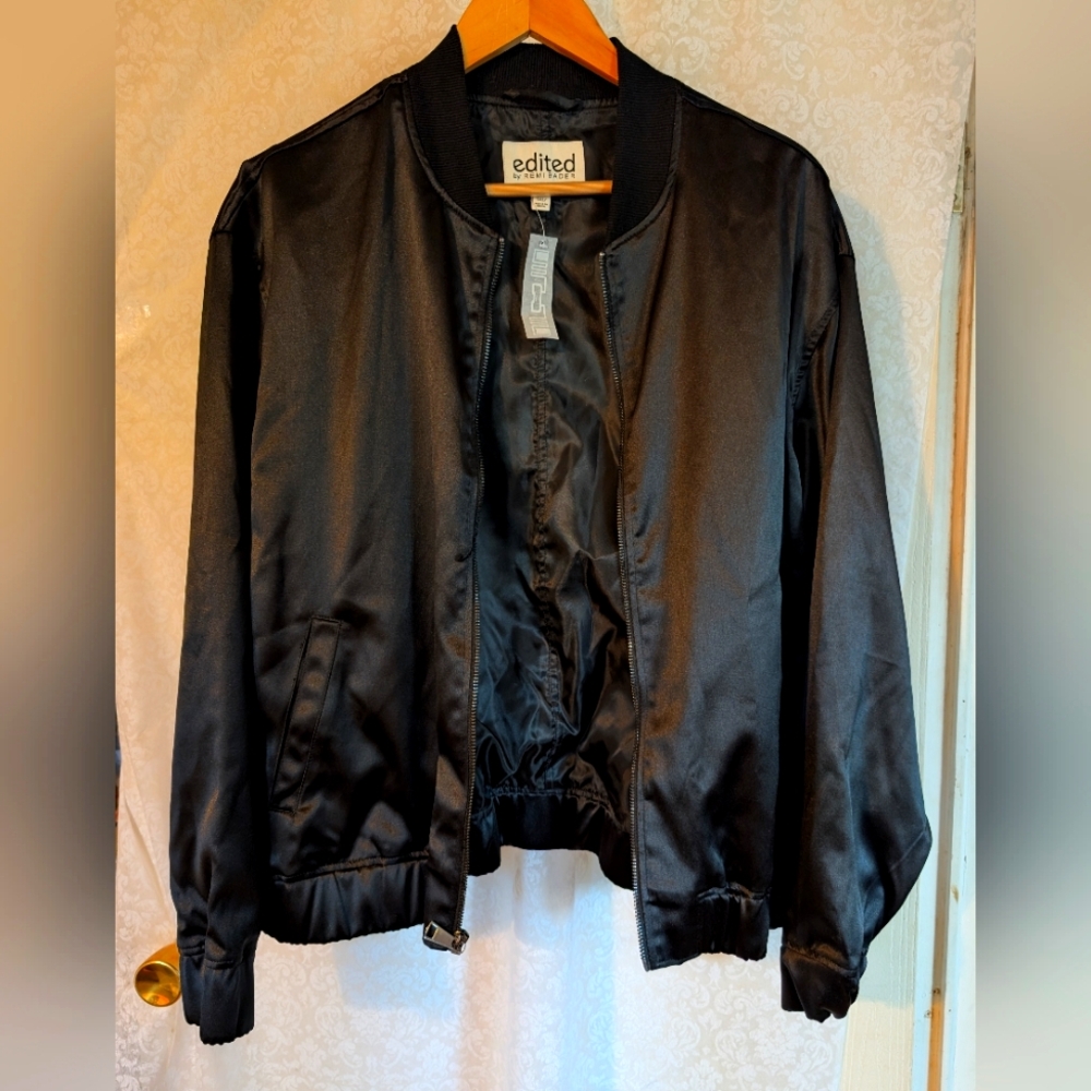Edited by Remi Bader‎ Black Satiny Look Bomber Style Jacket Sz. Large